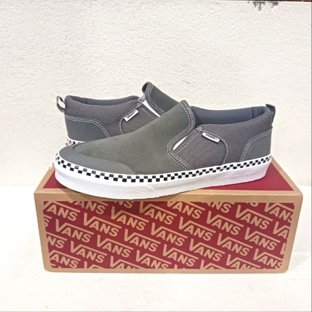 Vans - Picture 1 of 4